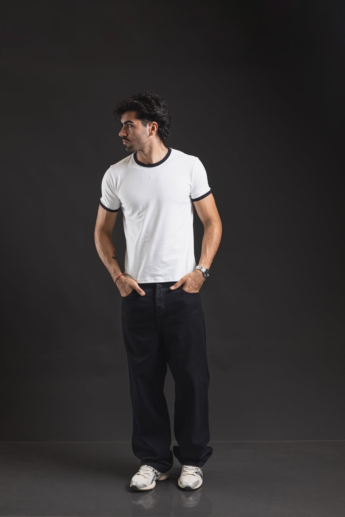 Baby tee REDENTOR Basic Satori marfil/black – look completo