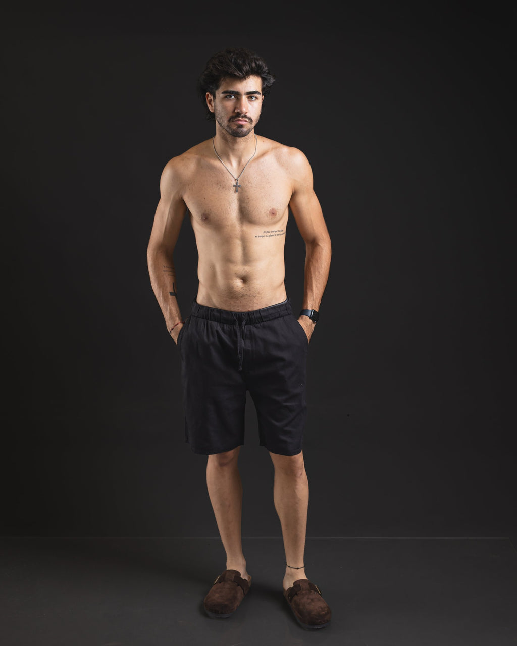 Bermuda Viscosa London negra – look completo