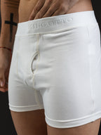 Boxer OTTO New Collection Marfil, detalle de la pretina KING OTTO y la abertura frontal