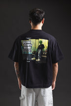 Boxy JERICÓ GTA Black, vista de espalda con la estampa Grand Theft Astro