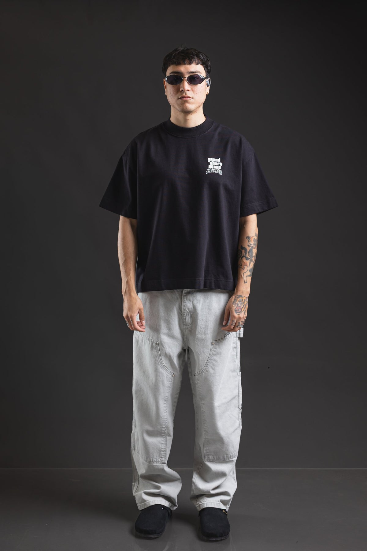 Boxy JERICÓ GTA Black, look completo de frente