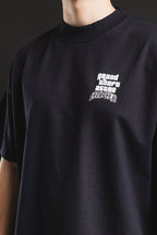 Boxy JERICÓ GTA Black, detalle del logo en el pecho
