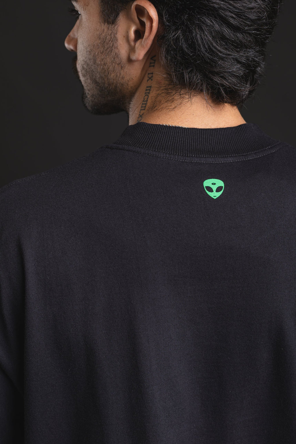 Boxy JERICÓ Not Humans Black, detalle del alien de JERICÓ en la nuca