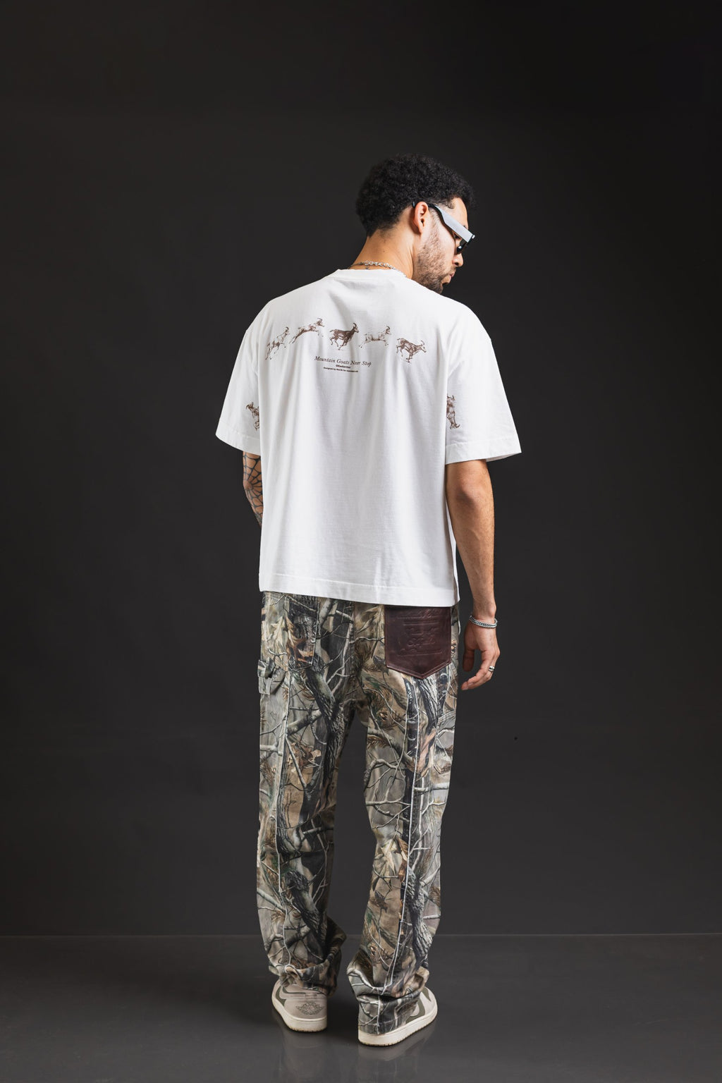 Boxy REDENTOR Goat Crossing Marfil, look completo de espalda
