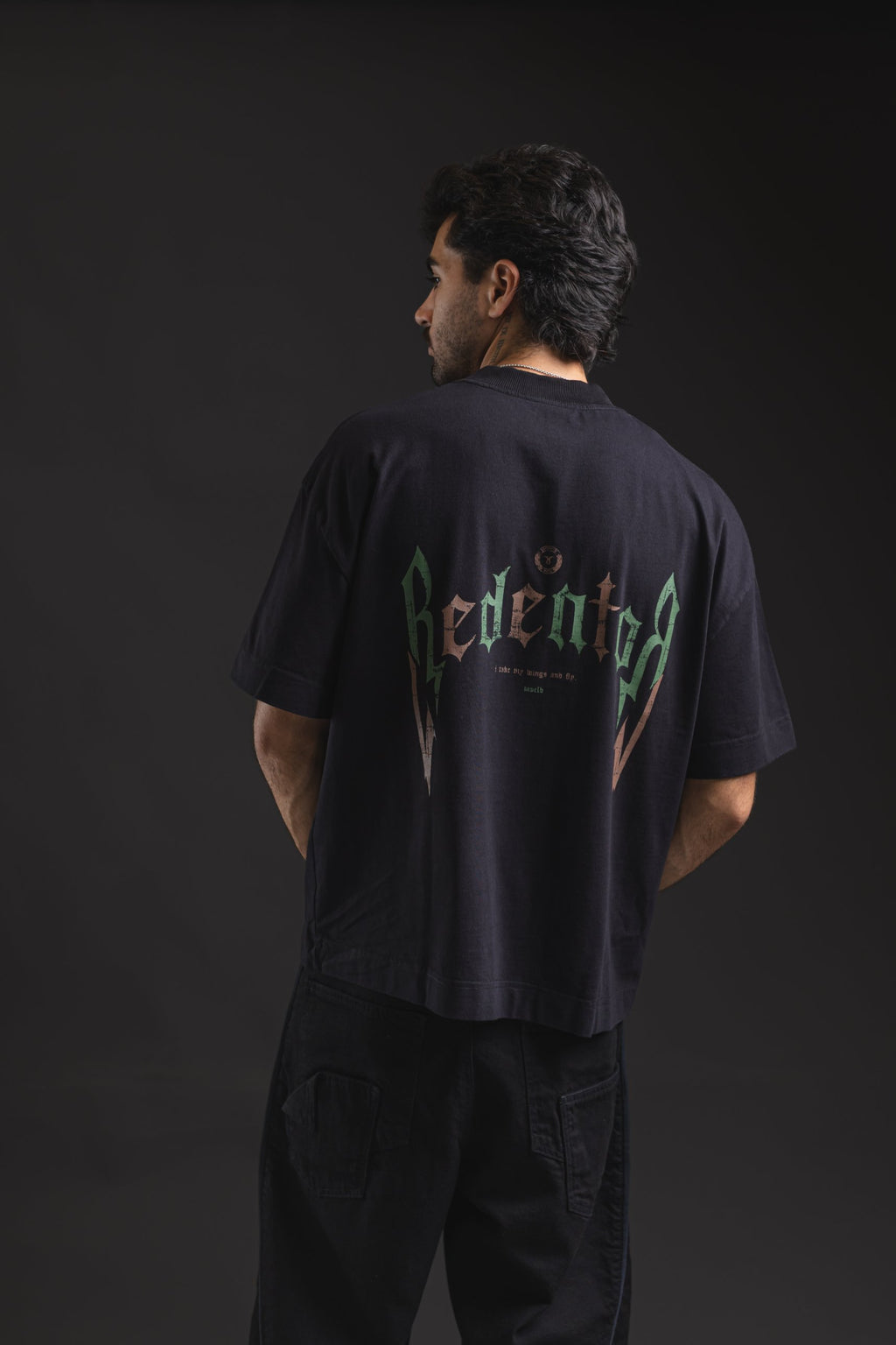 Boxy REDENTOR Vampire Black, vista de espalda con la estampa gótica