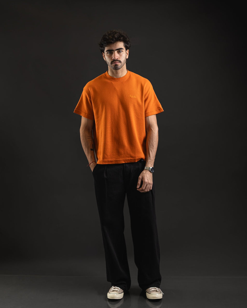 Remera Boxy Block Orange de frente, tejido waffle naranja con logo King Otto bordado