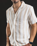 Camisa de lino Aero Wheat a rayas – vista frontal en primer plano