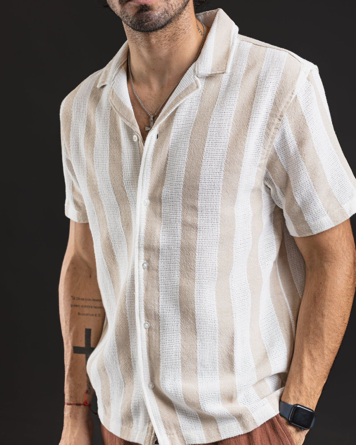 Camisa de lino Aero Wheat a rayas – vista frontal en primer plano