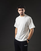 Remera oversize REDENTOR Cross marfil de frente con logo Cross al tono en el pecho
