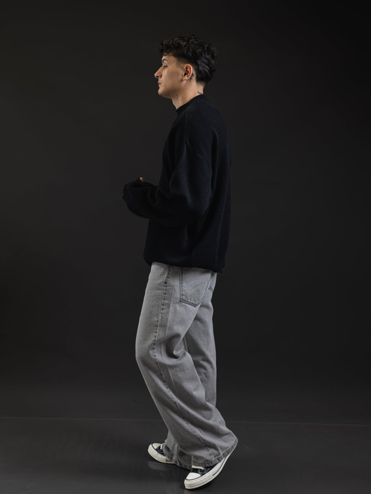 Jean REDENTOR Flare Gris Intermedio, look completo de perfil