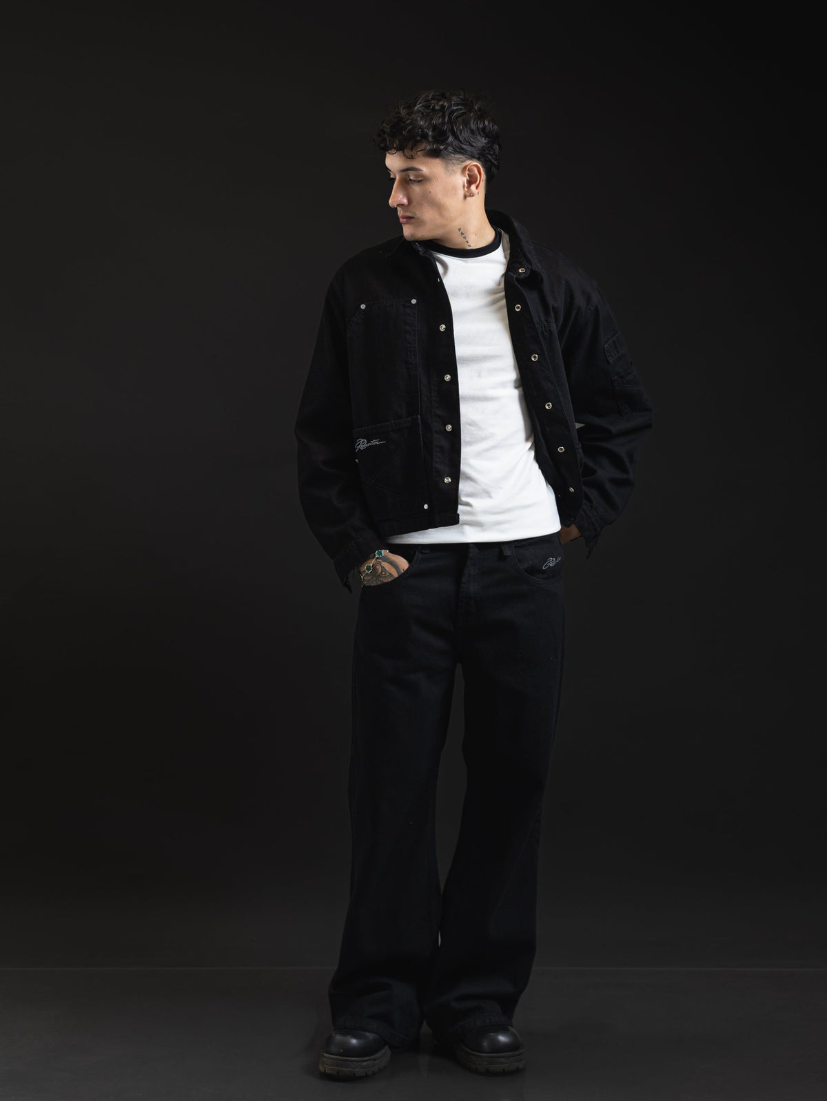 Jean REDENTOR Flare Negro Oscuro, look completo