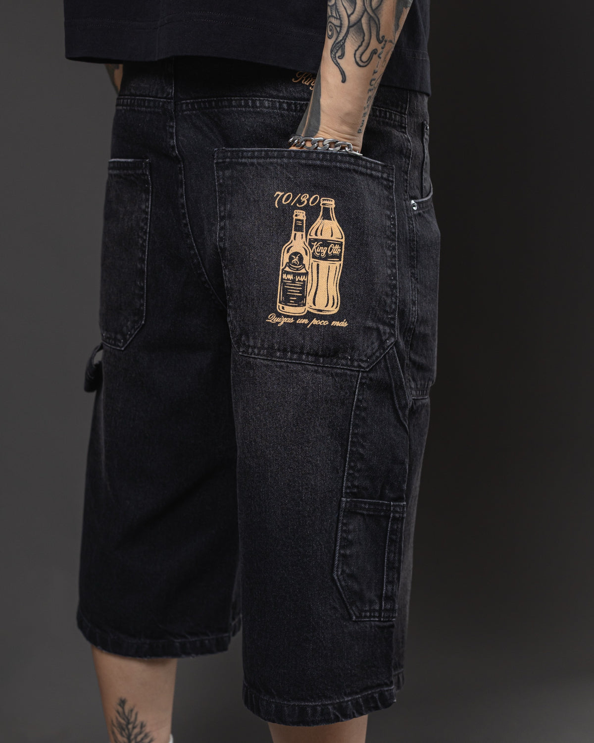 Jorts Full 70/30 Black – bolsillo trasero con estampa 70/30 y detalle carpenter
