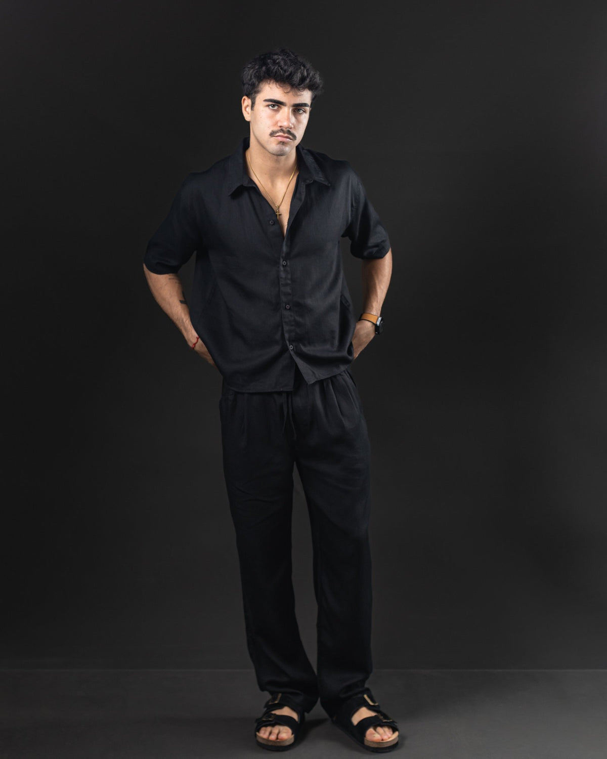 Camisa boxy de lino OTTO negra – conjunto completo