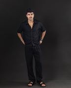 Camisa boxy de lino OTTO negra – look