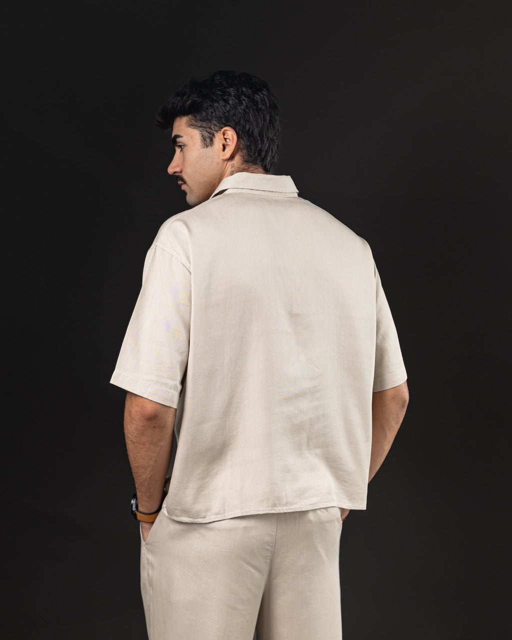 Camisa boxy de lino OTTO beige – espalda