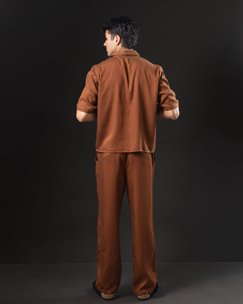 Camisa boxy de lino OTTO marrón – espalda