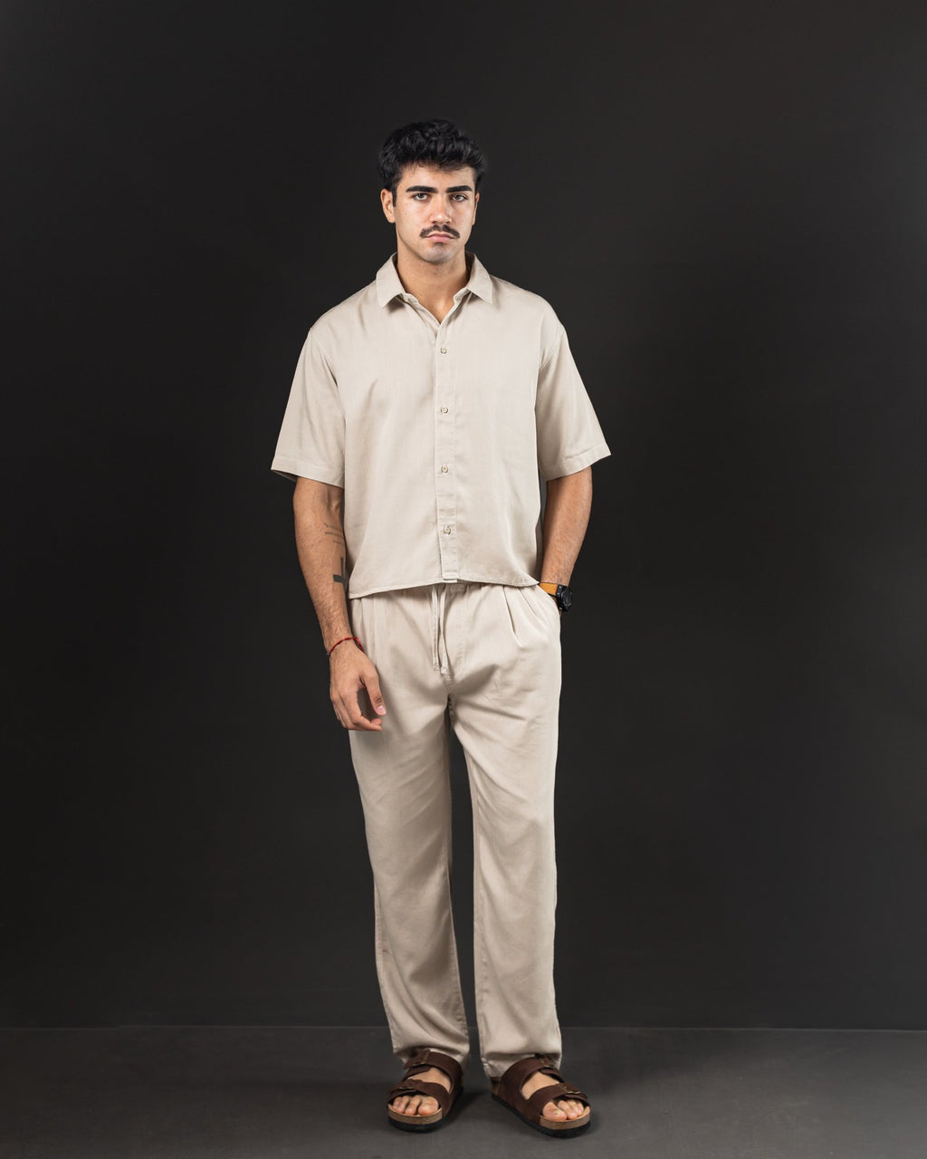Camisa boxy de lino OTTO beige – look completo