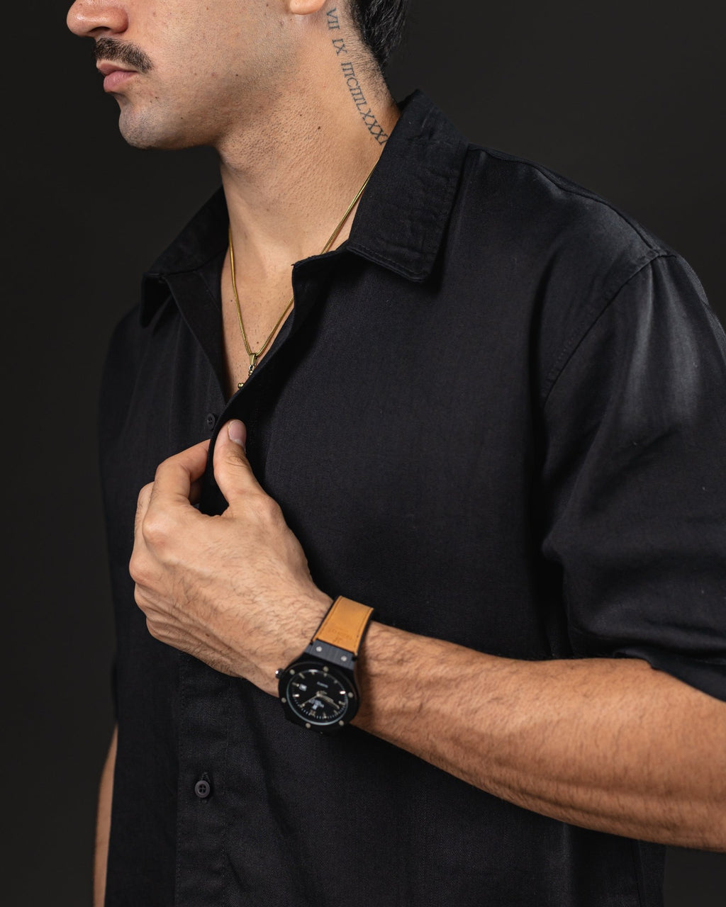 Camisa boxy de lino OTTO negra – detalle