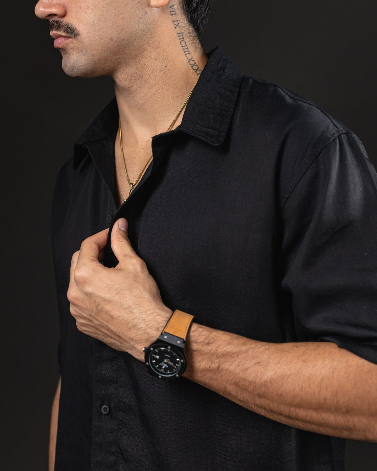 Camisa boxy de lino OTTO negra – detalle