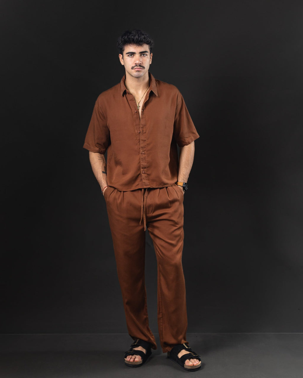 Camisa boxy de lino OTTO marrón – conjunto completo