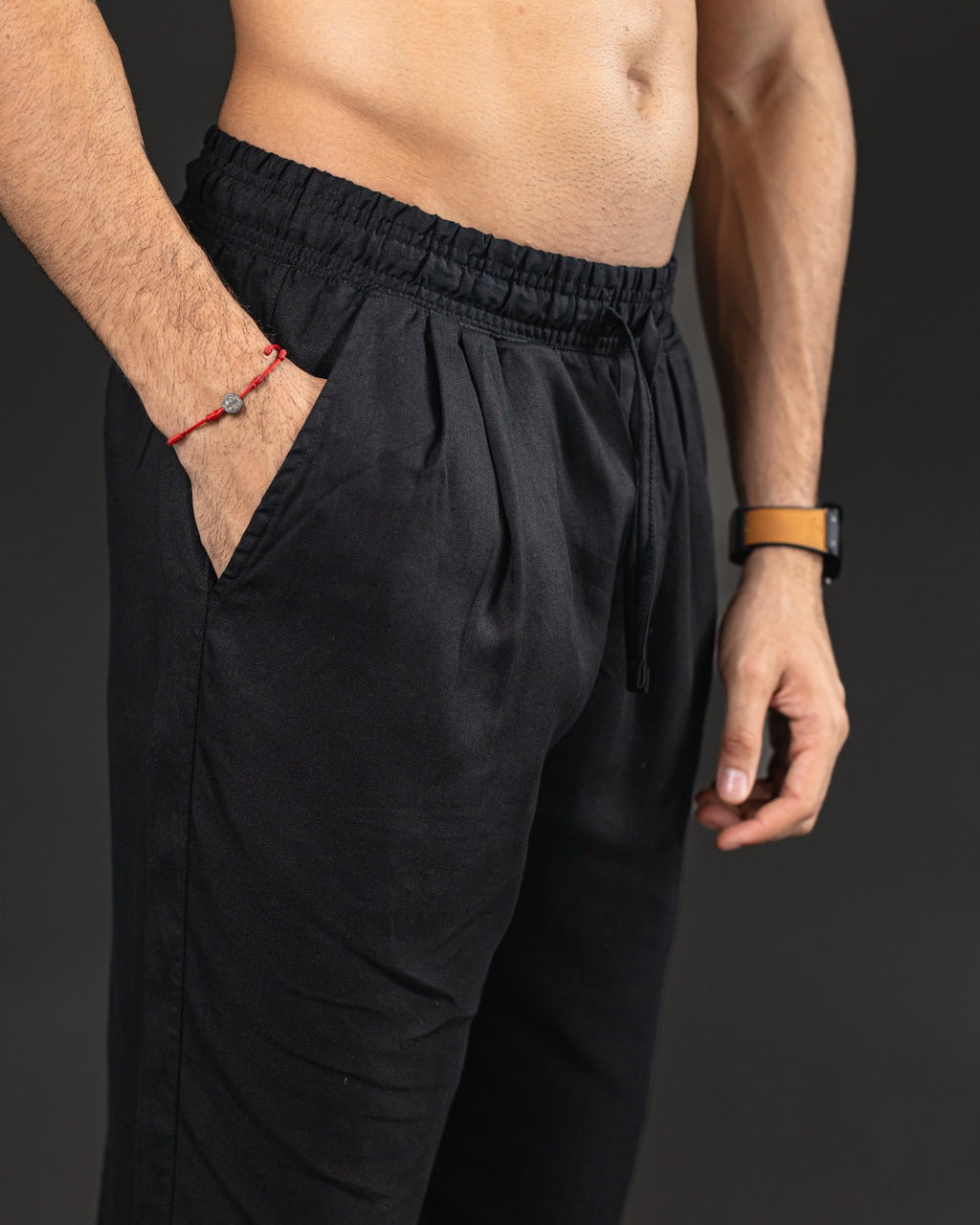 Pantalón de lino OTTO negro – detalle de cintura elástica