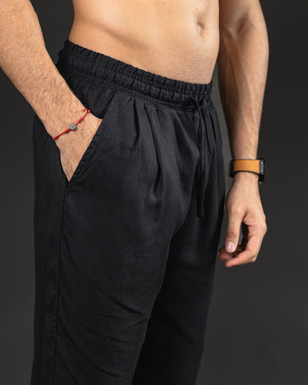 Pantalón de lino OTTO negro – detalle de cintura elástica