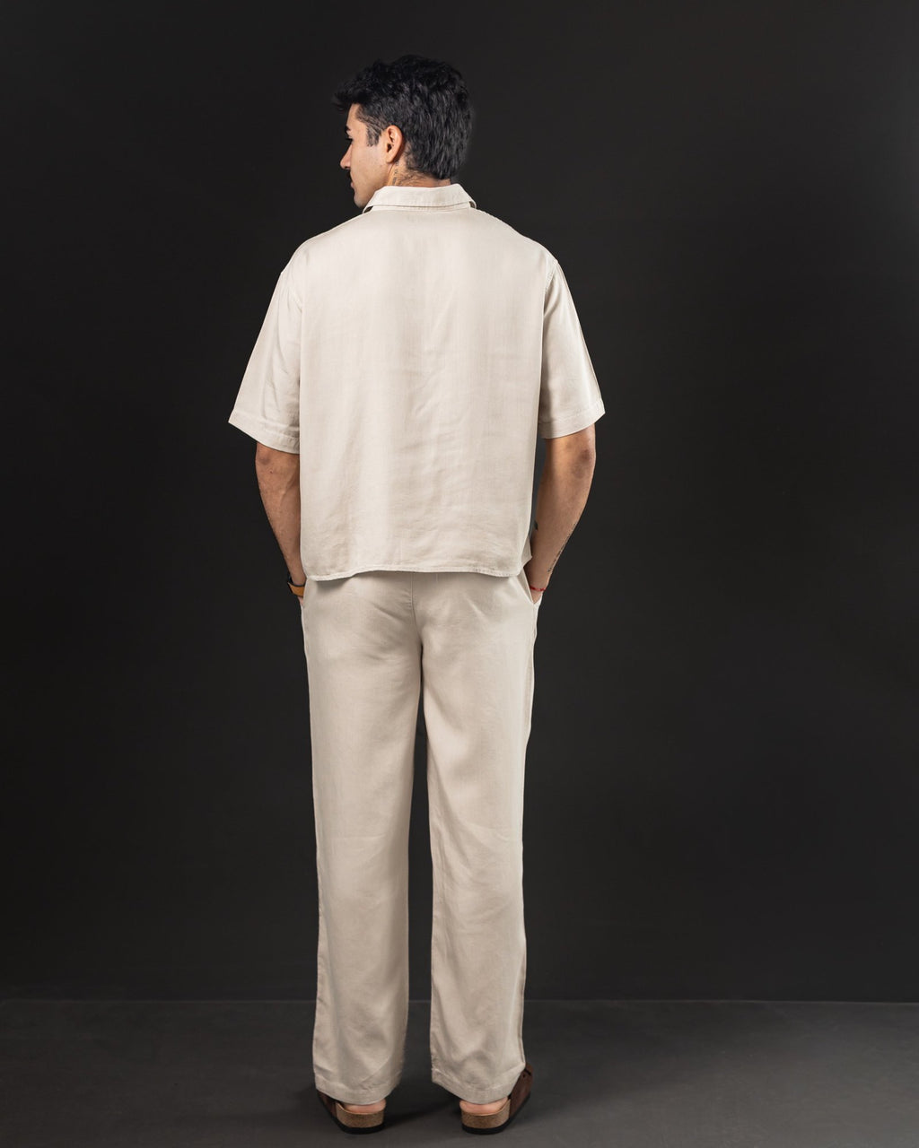 Camisa boxy de lino OTTO beige – espalda