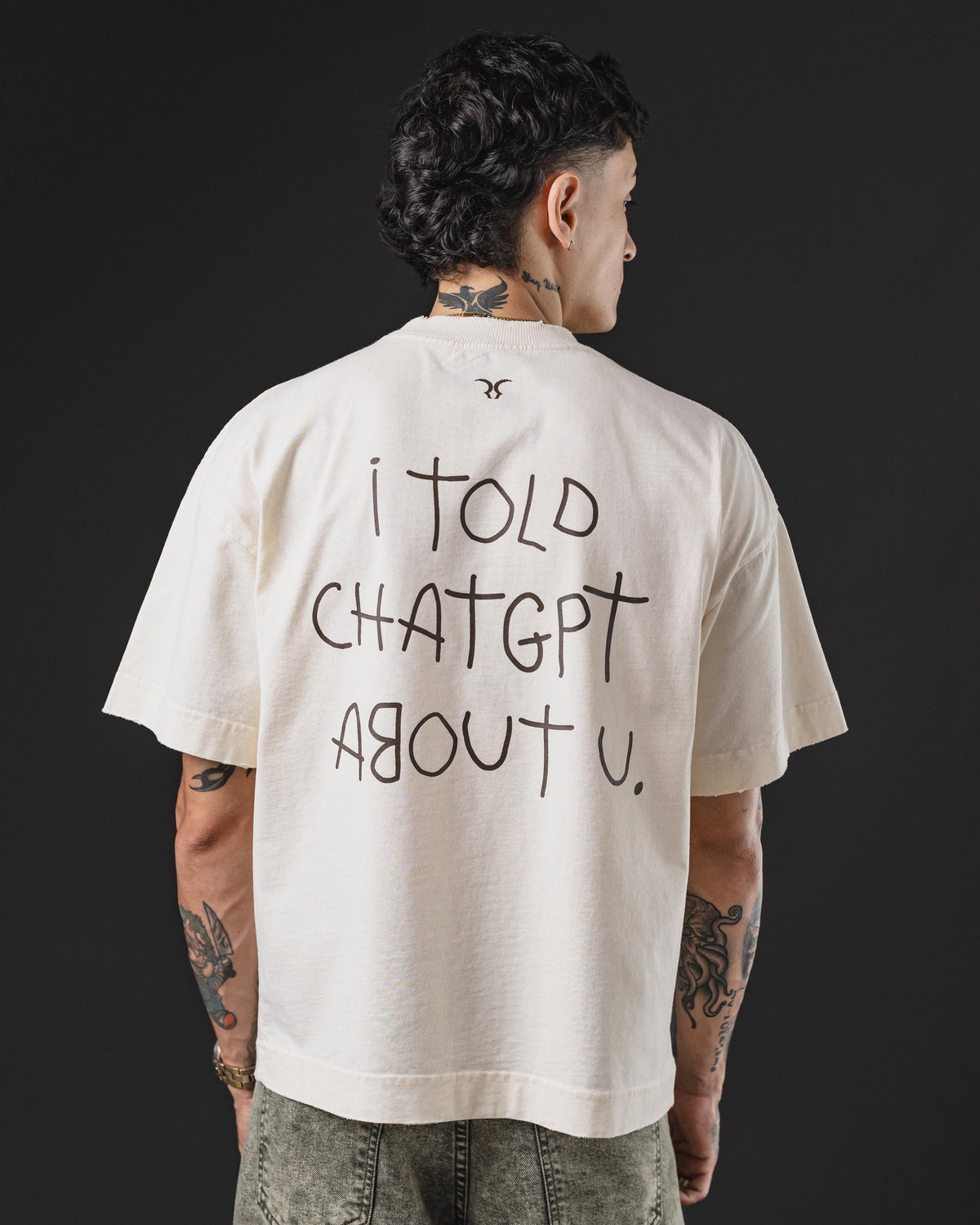 OVERSIZE REDENTOR CHAT GPT CREMA