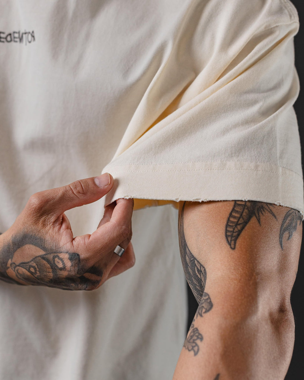 OVERSIZE REDENTOR CHAT GPT CREMA