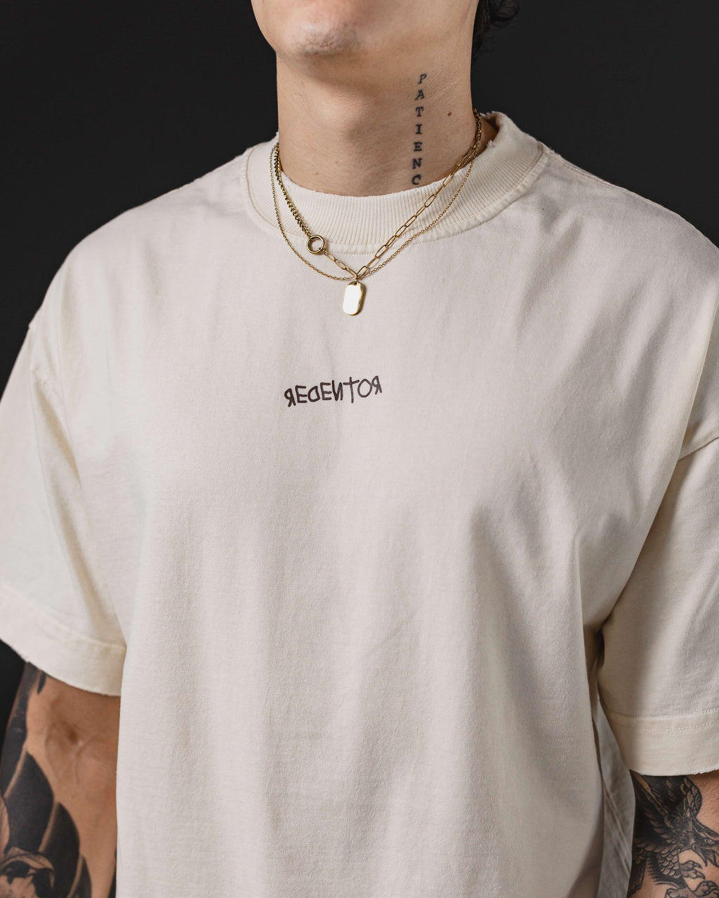 OVERSIZE REDENTOR CHAT GPT CREMA