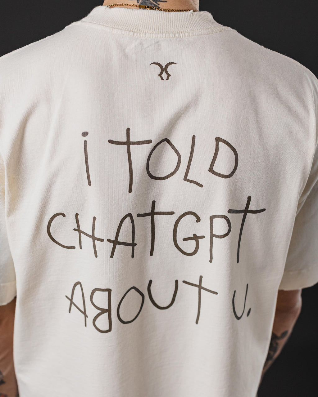 OVERSIZE REDENTOR CHAT GPT CREMA