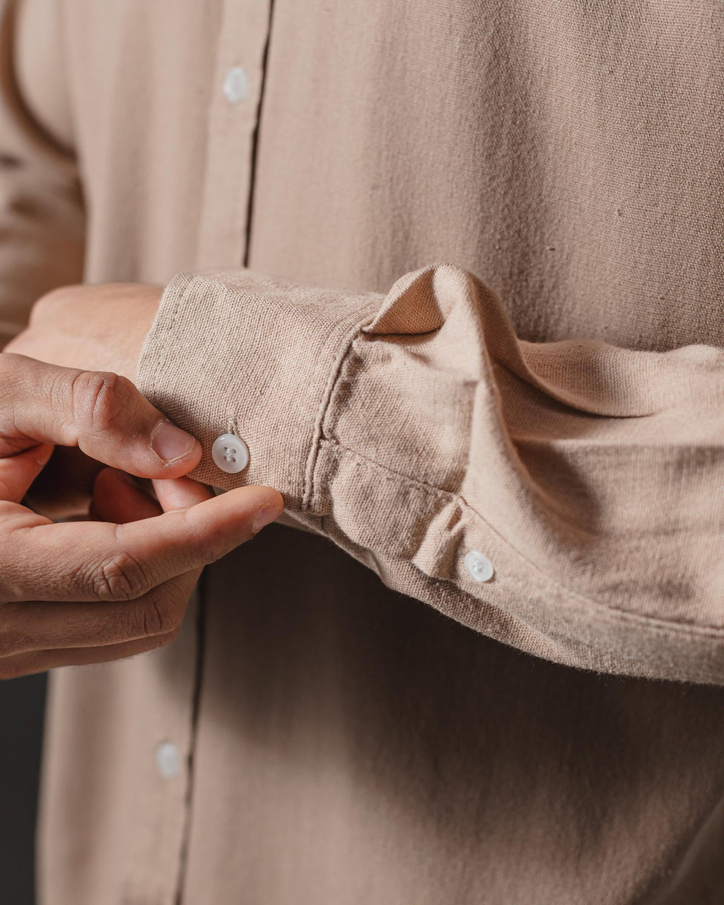 CAMISA DE LINO OTTO BEIGE OSCURO