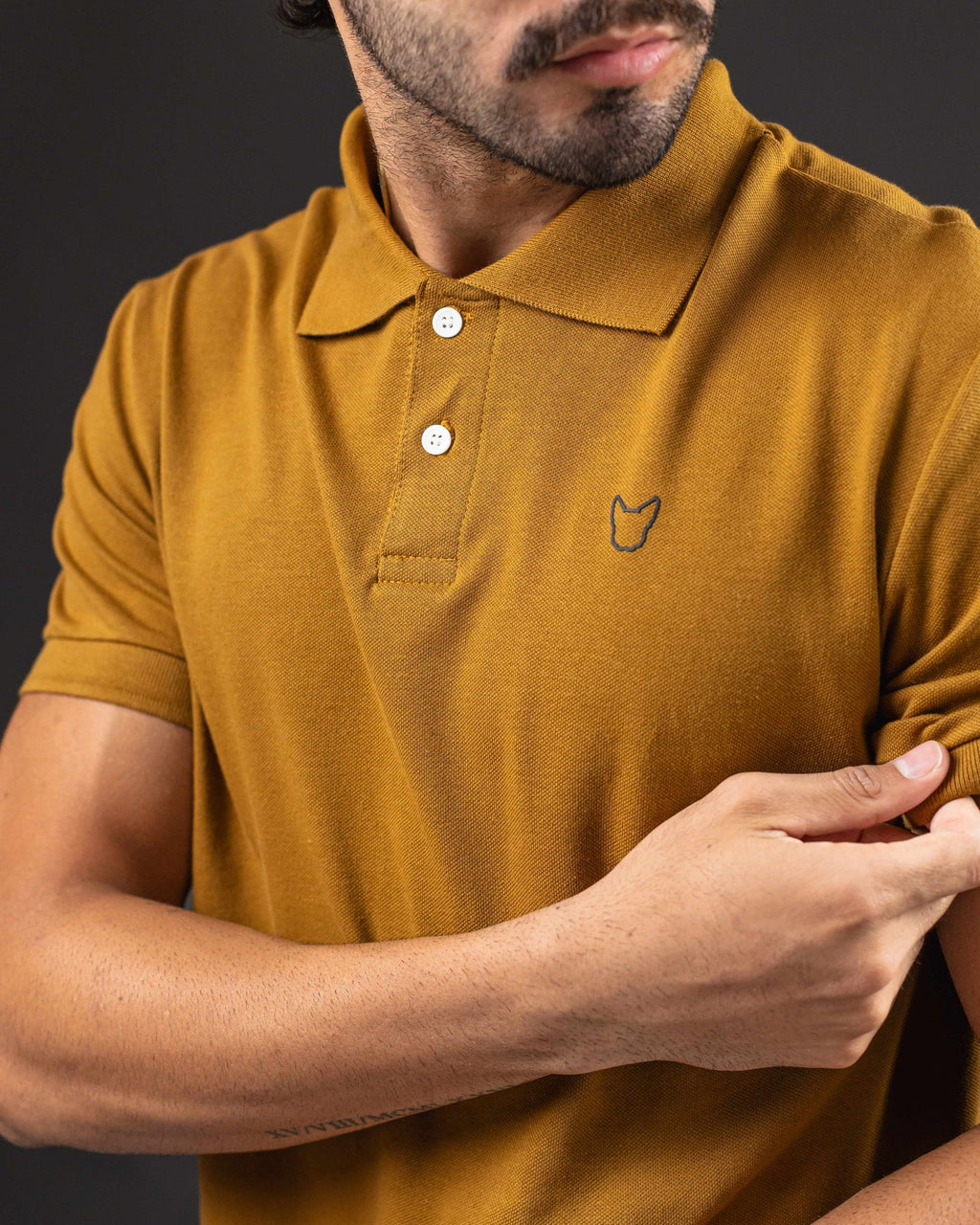 REMERA POLO OTTO BASIC CARAMELO/BLACK