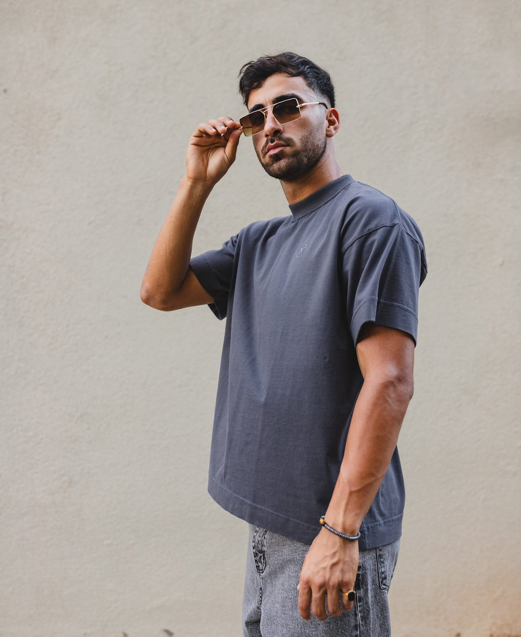 OVERSIZE REDENTOR BASIC GRIS OSCURO