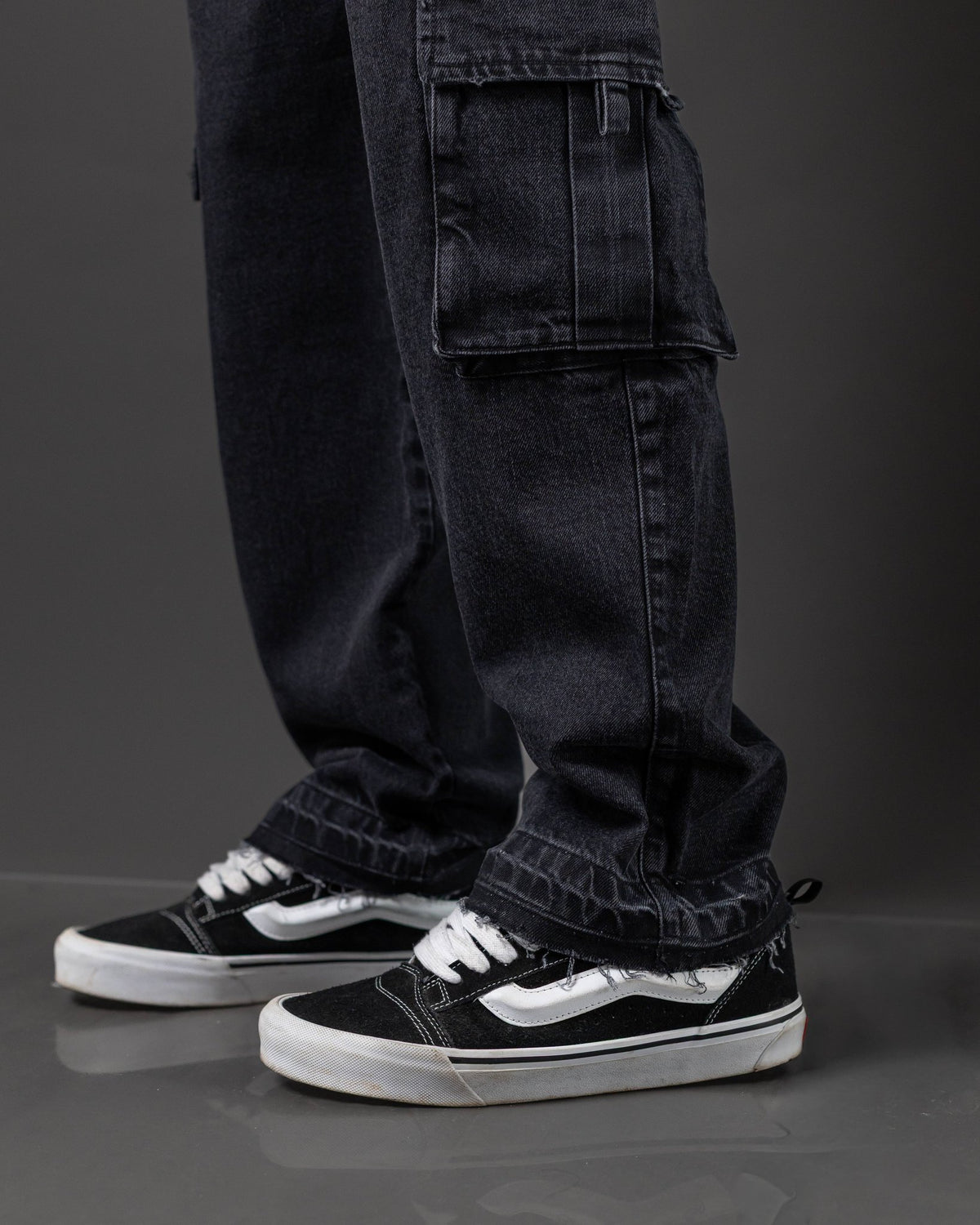 REDENTOR JEANS DOUBLE CARGO BLACK