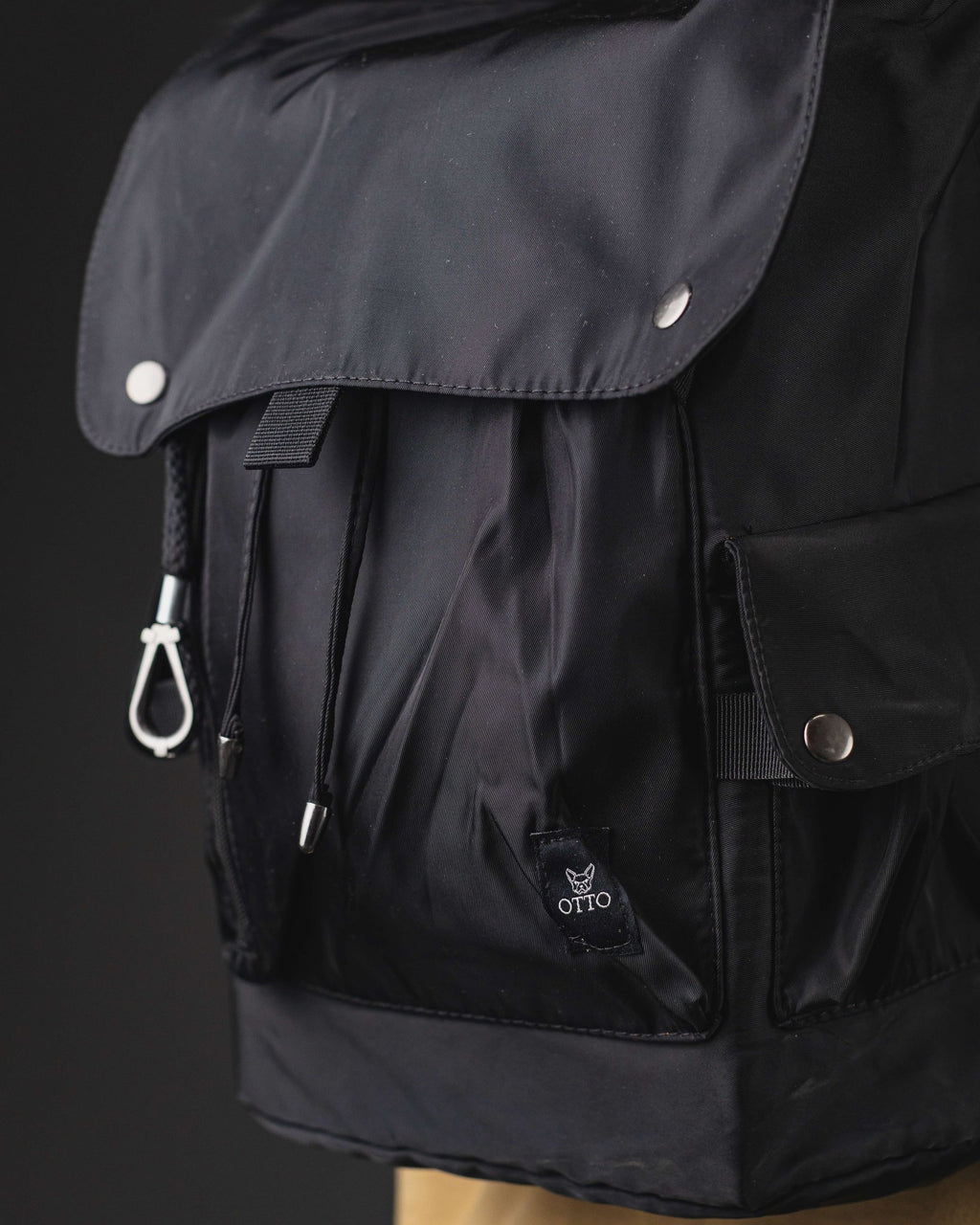 MOCHILA OTTO EN NYLON ENGOMADO KB NEGRO