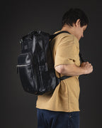 MOCHILA DE HOMBRE PU CON BOLSILLO EXTERIOR MANIJAS NEGRO