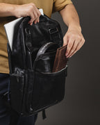 MOCHILA DE HOMBRE PU CON BOLSILLO EXTERIOR MANIJAS NEGRO