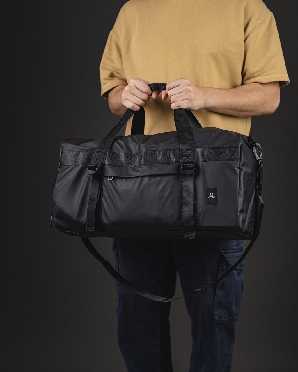 OTTO BOLSO DE HOMBRE DEPORTIVO EN NYLON ENGOMADO NEGRO