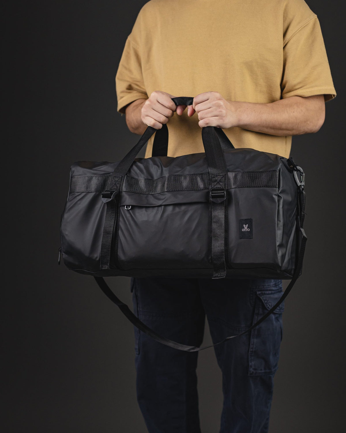 OTTO BOLSO DE HOMBRE DEPORTIVO EN NYLON ENGOMADO NEGRO