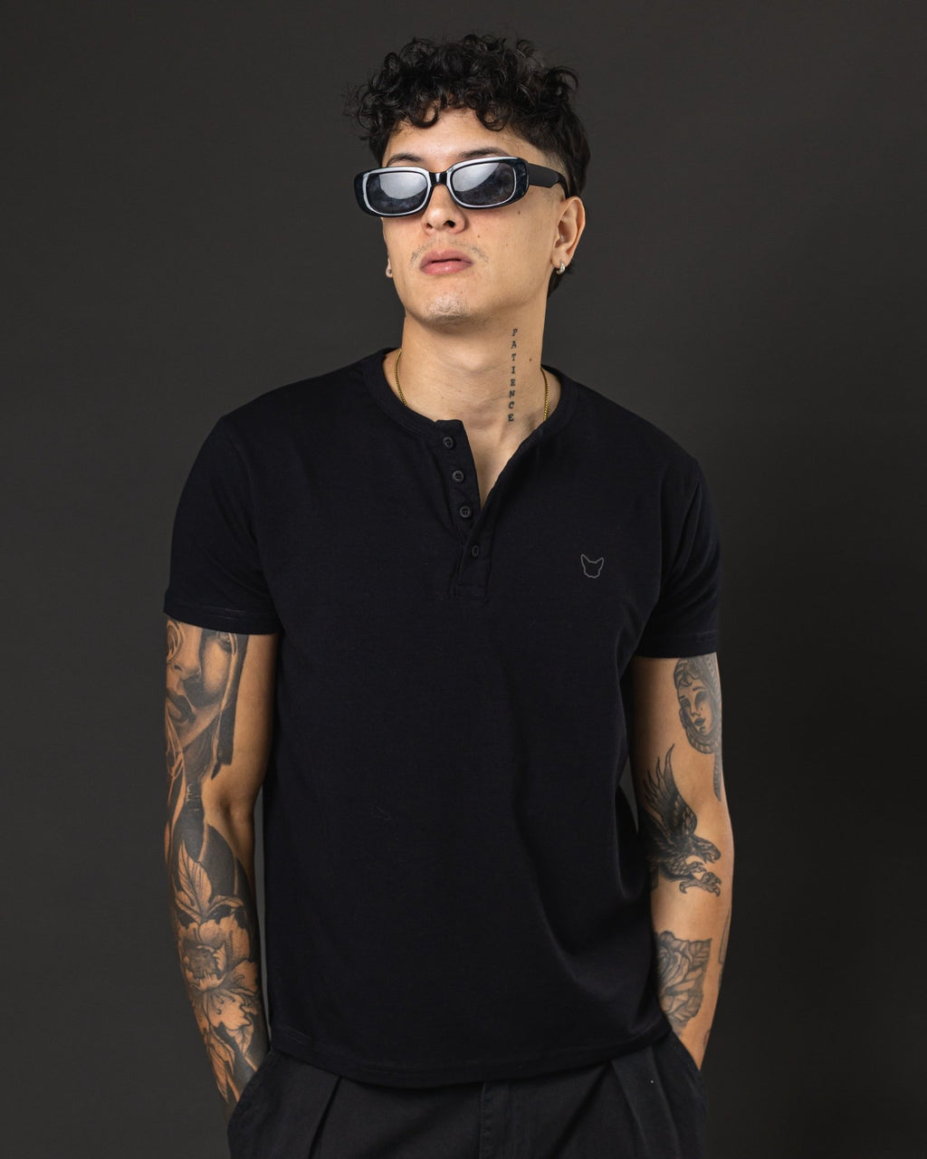 T-SHIRT OTTO NEW BASIC C/BOTON BLACK
