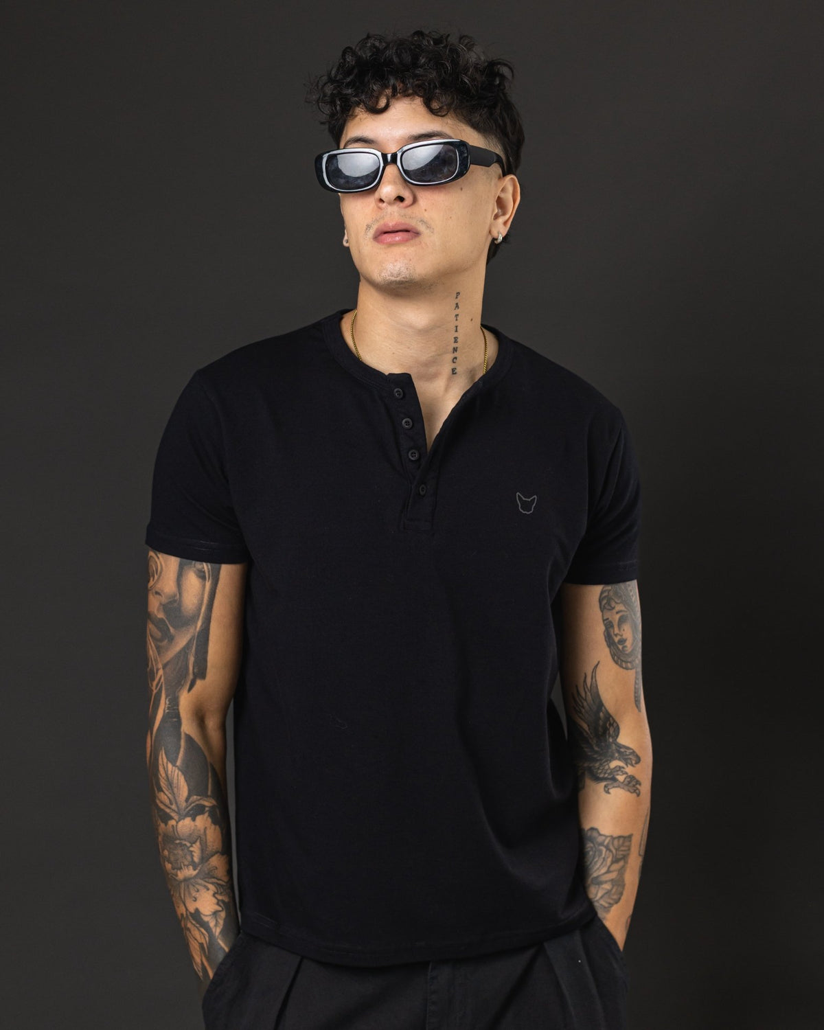 T-SHIRT OTTO NEW BASIC C/BOTON BLACK