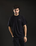 Remera oversize REDENTOR Old School negra de frente con firma Redentor en gris sobre el pecho