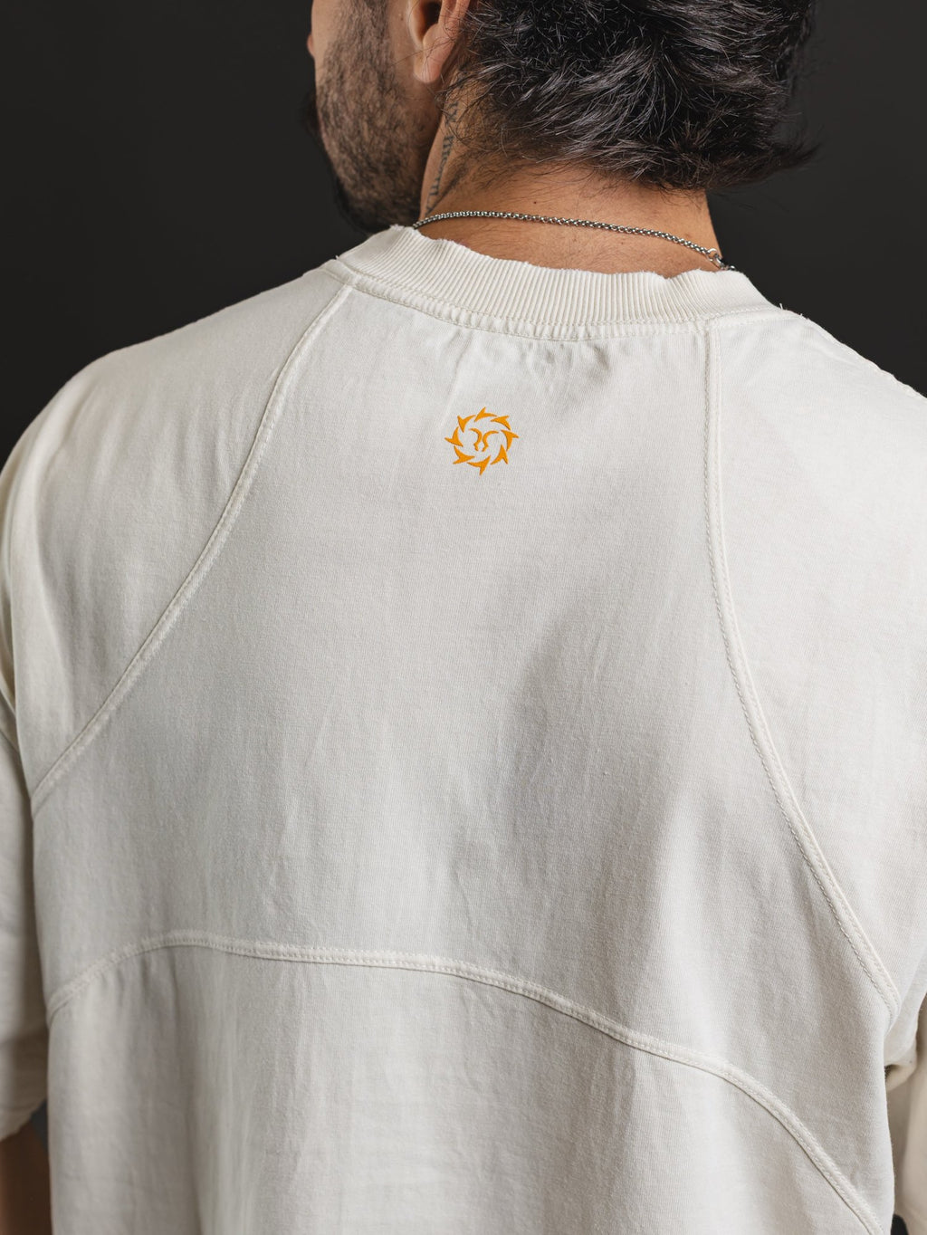 Remera oversize REDENTOR Multi Marfil - bordado en la espalda