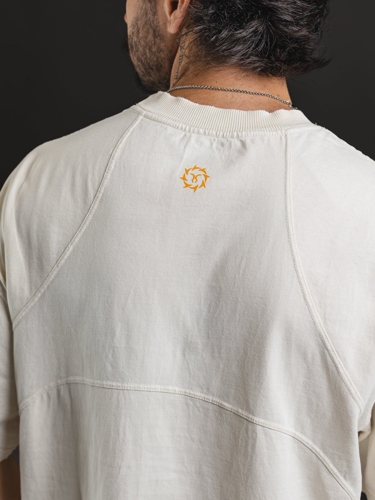 Remera oversize REDENTOR Multi Marfil - bordado en la espalda