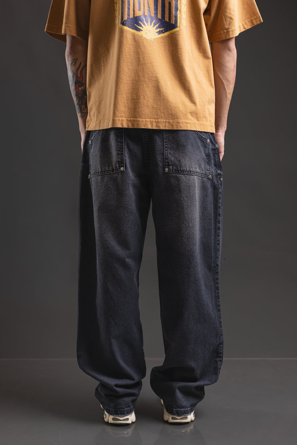 Pantalón Baggy Chopp Black Osaka, vista de espalda