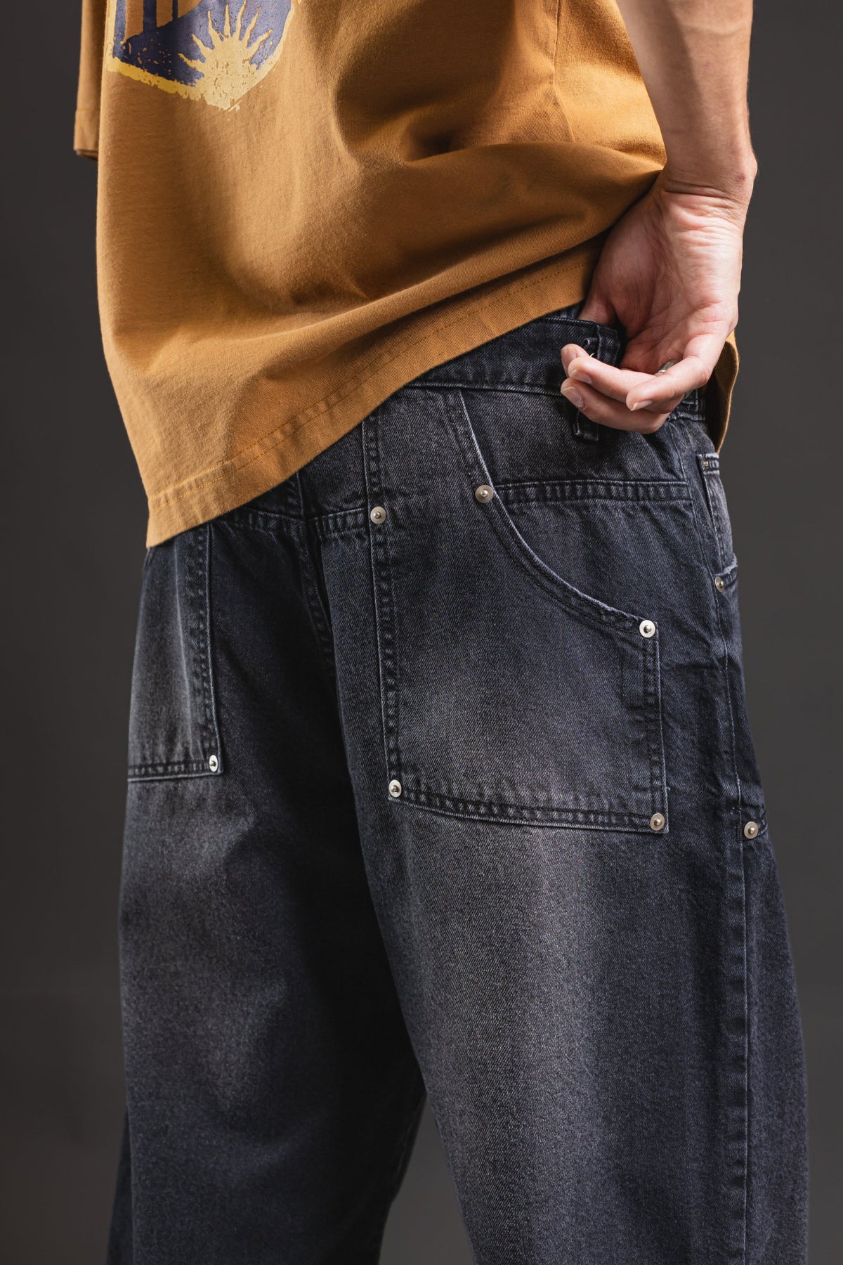 Pantalón Baggy Chopp Black Osaka, detalle de bolsillos traseros