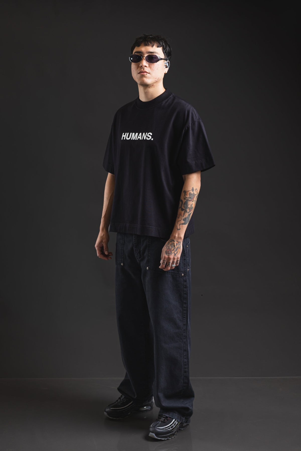 Pantalón Baggy Chopp Blackout Tokio, look completo de perfil