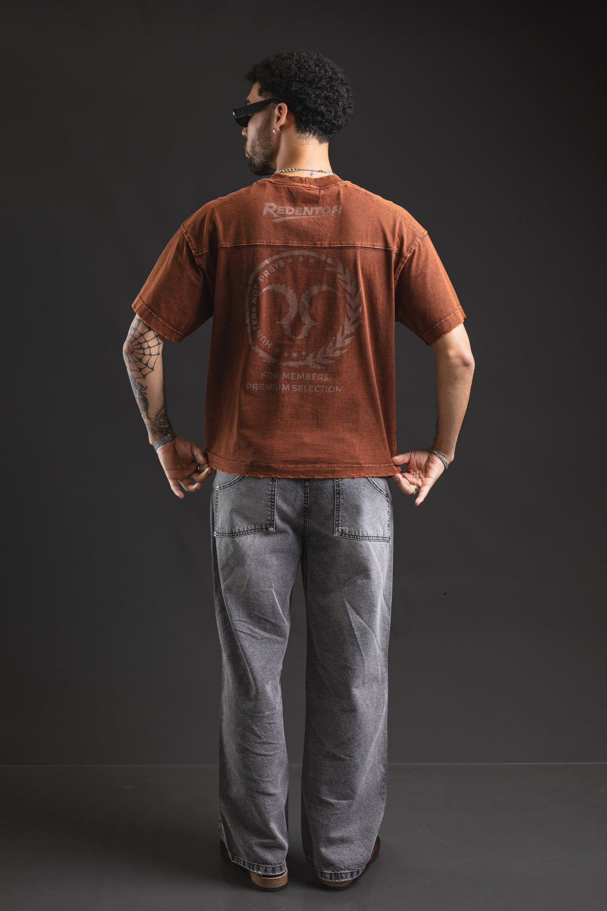 Pantalón Baggy Chopp Grey Kioto, look de espalda