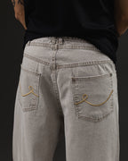 Pantalón Baggy Arena - bolsillos traseros con bordado dorado
